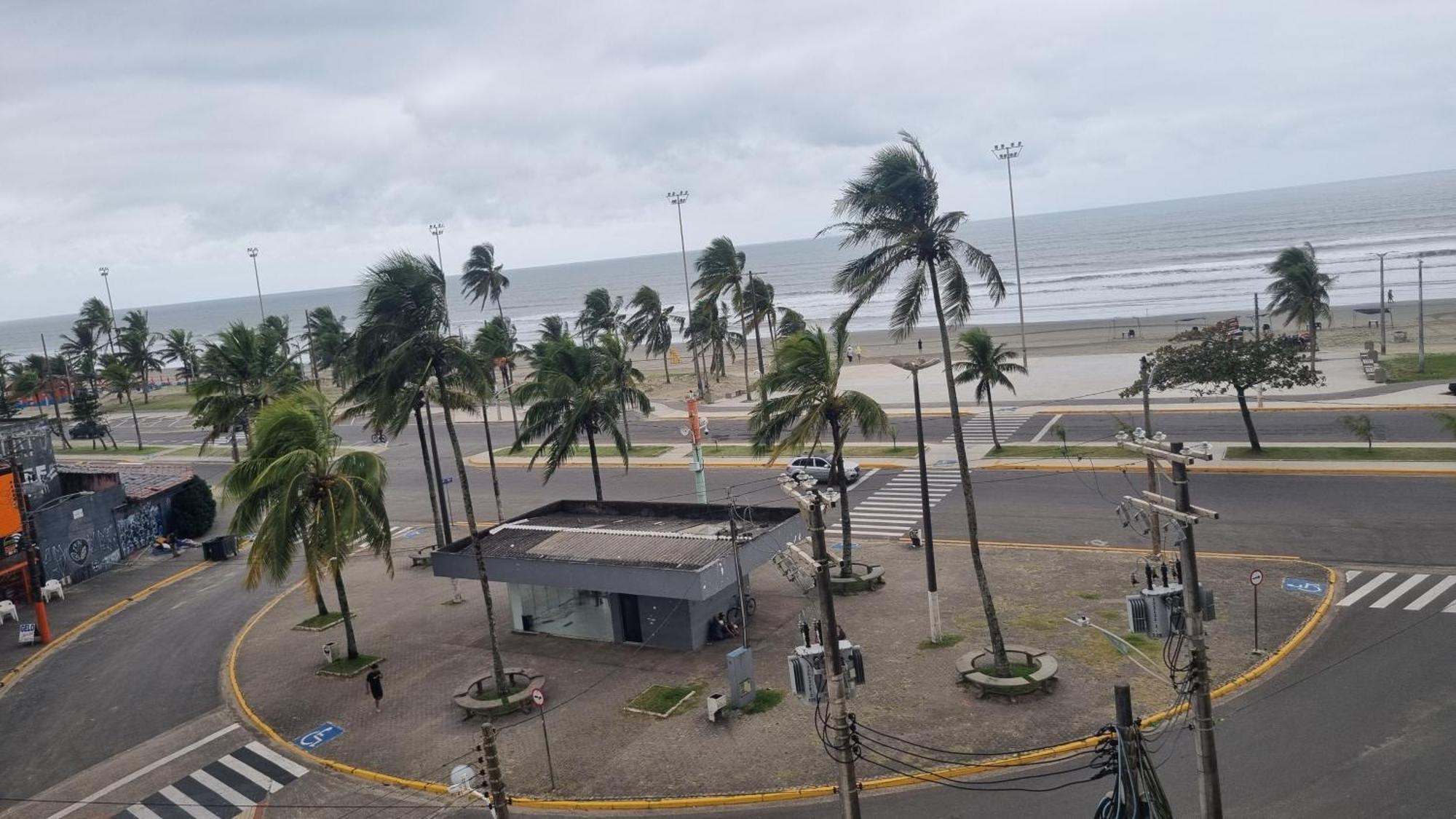 Apto Em Frente Ao Mar - Predio Redondo เปรูอิบี ภายนอก รูปภาพ